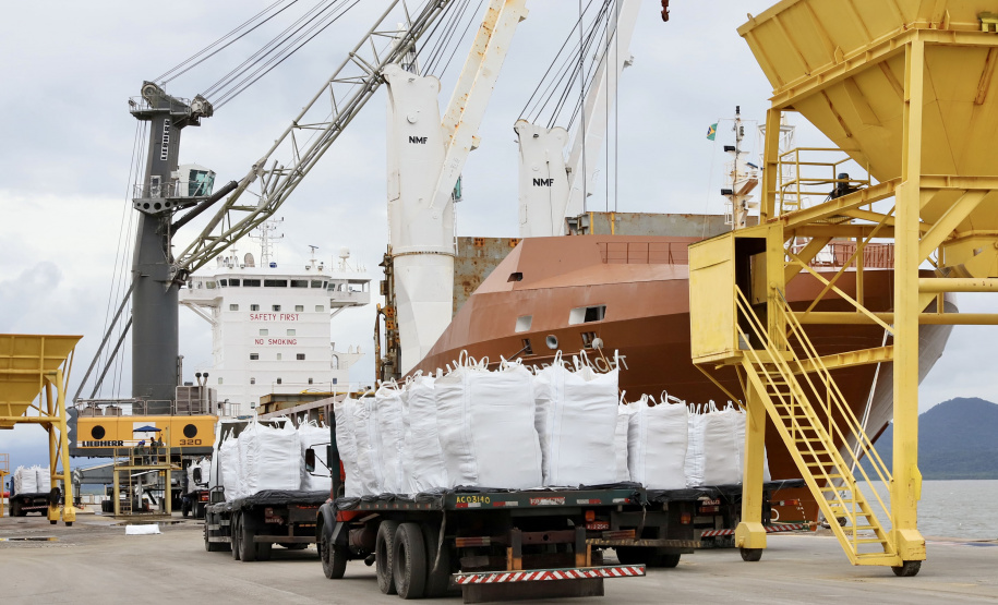 Operações inéditas são realizadas no Porto de Antonina