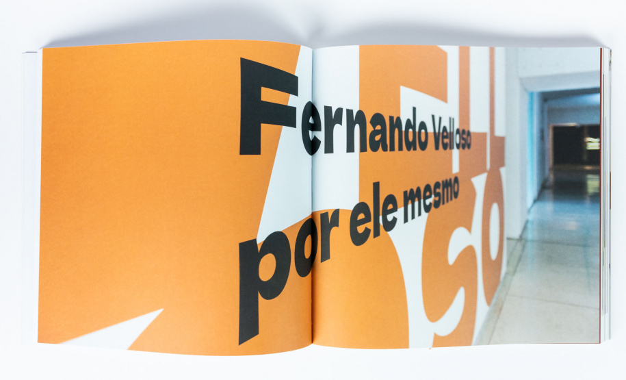 O Museu Oscar Niemeyer (MON) coloca à venda o catálogo da exposição ?Fernando Velloso por ele mesmo?, uma homenagem aos 90 anos de vida do artista curitibano. O catálogo está disponível na MON Loja online. -  Curitiba, 08/04/2021  -  Foto: Marcello Kawase/MON