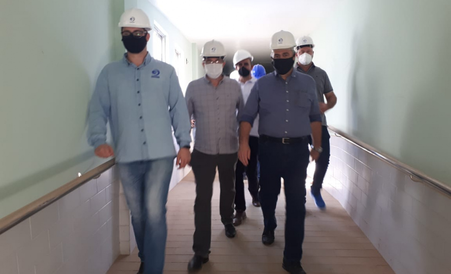 O secretário de Estado da Saúde, Beto Preto, vistoriou as obras do Hospital Regional de Toledo nesta quarta-feira (7). O Estado já investiu R$ 13 milhões e vai ofertar 69 leitos, sendo 26 cirúrgicos e 33 clínicos, além de dez Unidades de Terapia Intensiva (UTI). Foto:SESA