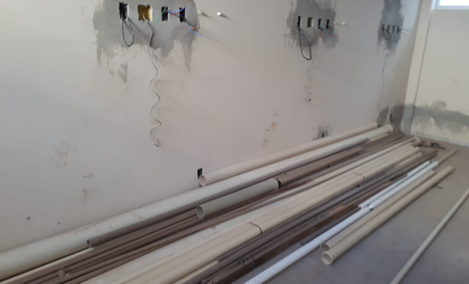 O secretário de Estado da Saúde, Beto Preto, vistoriou as obras do Hospital Regional de Toledo nesta quarta-feira (7). O Estado já investiu R$ 13 milhões e vai ofertar 69 leitos, sendo 26 cirúrgicos e 33 clínicos, além de dez Unidades de Terapia Intensiva (UTI). Foto:SESA