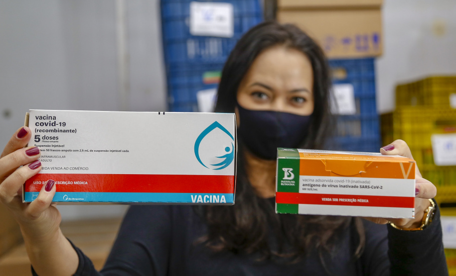 08.04.2021 - Governador Carlos Massa Ratinho Junior com Secretário da saúde Beto Preto
distribuição 12 lote de vacinas no Paraná
Foto Gilson Abreu/AEN