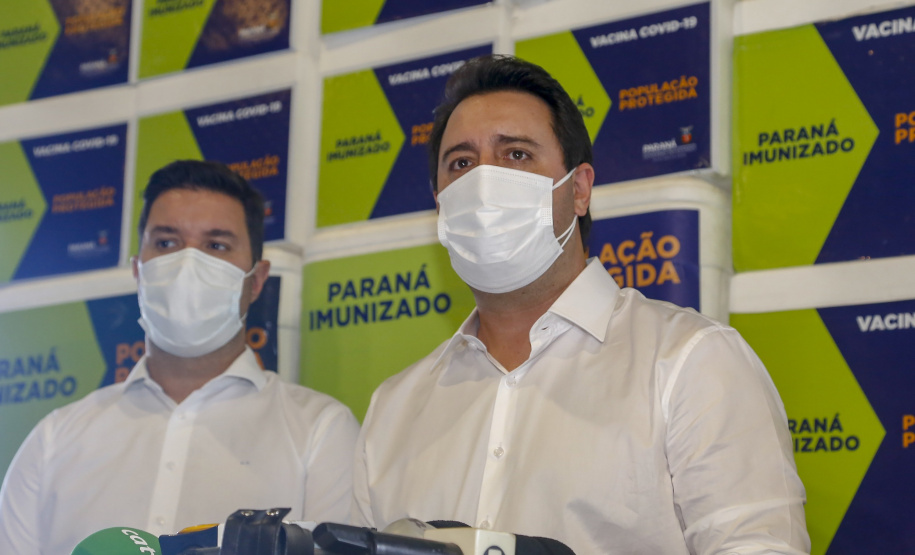 08.04.2021 - Governador Carlos Massa Ratinho Junior com Secretário da saúde Beto Preto
distribuição 12 lote de vacinas no Paraná
Foto Gilson Abreu/AEN