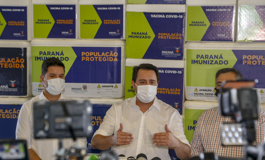 08.04.2021 - Governador Carlos Massa Ratinho Junior com Secretário da saúde Beto Preto
distribuição 12 lote de vacinas no Paraná
Foto Gilson Abreu/AEN