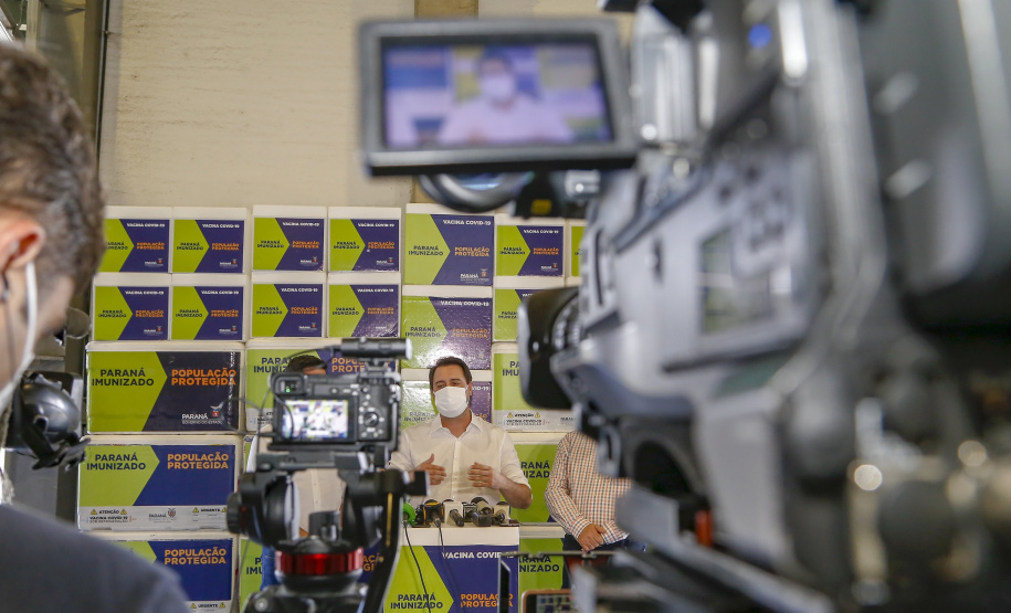 08.04.2021 - Governador Carlos Massa Ratinho Junior com Secretário da saúde Beto Preto
distribuição 12 lote de vacinas no Paraná
Foto Gilson Abreu/AEN