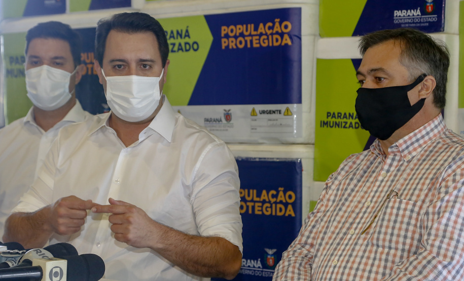 08.04.2021 - Governador Carlos Massa Ratinho Junior com Secretário da saúde Beto Preto
distribuição 12 lote de vacinas no Paraná
Foto Gilson Abreu/AEN