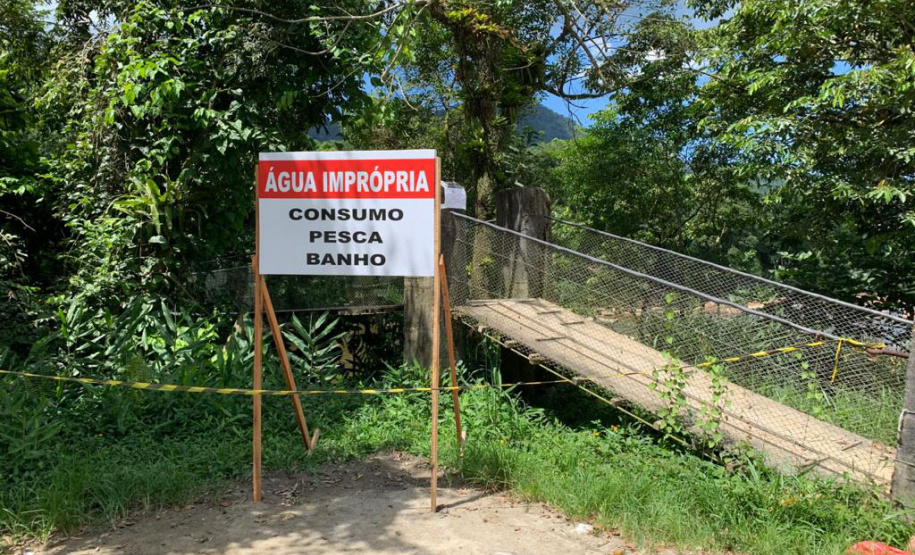 O Rio São João, às margens da Rodovia BR-376 e na altura do km 679 (sentido Sul), não deve ser utilizado como espaço de lazer, recreação e pesca. A orientação é do Instituto Água e Terra (IAT), vinculado à Secretaria do Desenvolvimento Sustentável e do Turismo (Sedest).  -  Curitiba, 08/04/2021  -  Foto: IAT/SEDEST