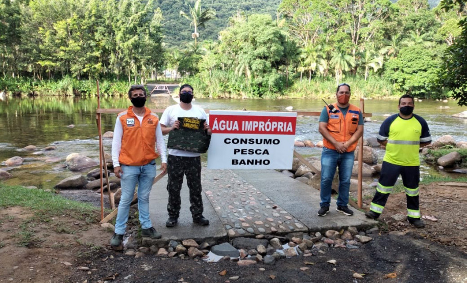 O Rio São João, às margens da Rodovia BR-376 e na altura do km 679 (sentido Sul), não deve ser utilizado como espaço de lazer, recreação e pesca. A orientação é do Instituto Água e Terra (IAT), vinculado à Secretaria do Desenvolvimento Sustentável e do Turismo (Sedest).  -  Curitiba, 08/04/2021  -  Foto: IAT/SEDEST