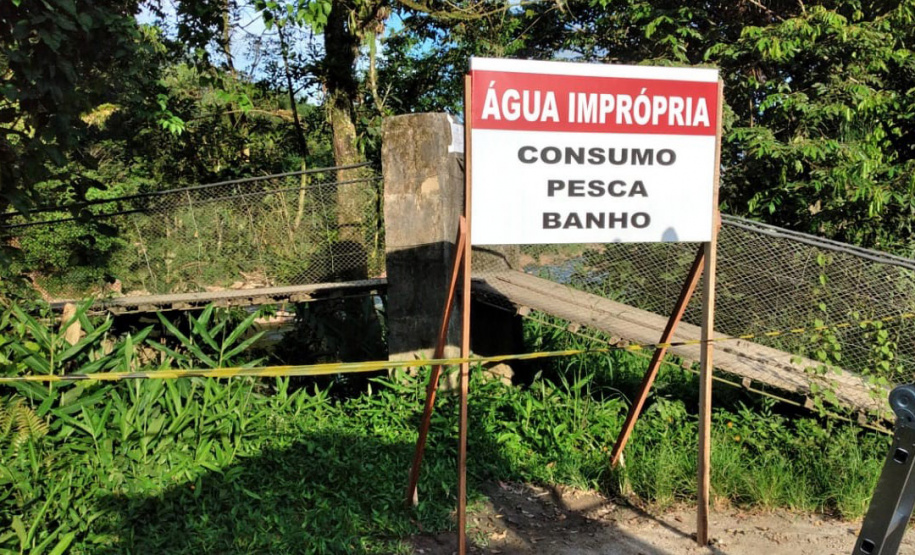 O Rio São João, às margens da Rodovia BR-376 e na altura do km 679 (sentido Sul), não deve ser utilizado como espaço de lazer, recreação e pesca. A orientação é do Instituto Água e Terra (IAT), vinculado à Secretaria do Desenvolvimento Sustentável e do Turismo (Sedest).  -  Curitiba, 08/04/2021  -  Foto: IAT/SEDEST