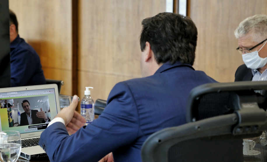 Governador Carlos Massa Ratinho Junior participou nesta quinta-feira (8) de um painel no evento Superagro, promovido pela revista Exame, e destacou os principais incentivos do Governo do Estado no setor. O painel também contou com a participação dos governadores do Mato Grosso, Mauro Mendes, da Bahia, Rui Costa, e do Rio Grande do Sul, Eduardo Leite. - Curitiba, 08/04/2021 - Foto: Gilson Abreu/AEN