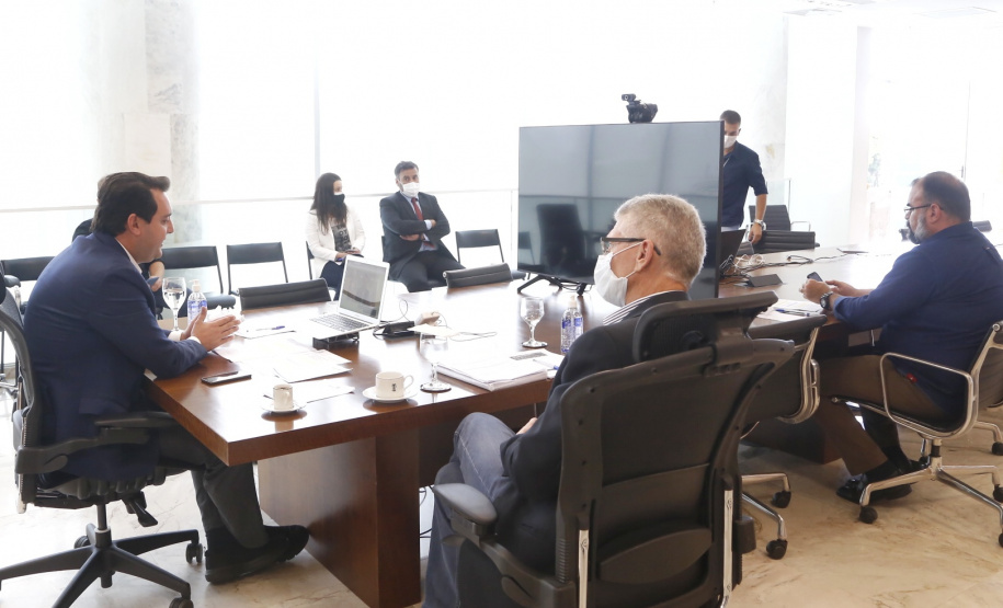 Governador Carlos Massa Ratinho Junior participou nesta quinta-feira (8) de um painel no evento Superagro, promovido pela revista Exame, e destacou os principais incentivos do Governo do Estado no setor. O painel também contou com a participação dos governadores do Mato Grosso, Mauro Mendes, da Bahia, Rui Costa, e do Rio Grande do Sul, Eduardo Leite. - Curitiba, 08/04/2021 - Foto: Gilson Abreu/AEN