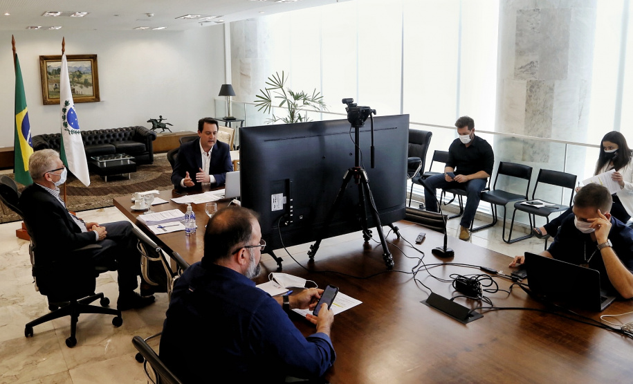 Governador Carlos Massa Ratinho Junior participou nesta quinta-feira (8) de um painel no evento Superagro, promovido pela revista Exame, e destacou os principais incentivos do Governo do Estado no setor. O painel também contou com a participação dos governadores do Mato Grosso, Mauro Mendes, da Bahia, Rui Costa, e do Rio Grande do Sul, Eduardo Leite. - Curitiba, 08/04/2021 - Foto: Gilson Abreu/AEN