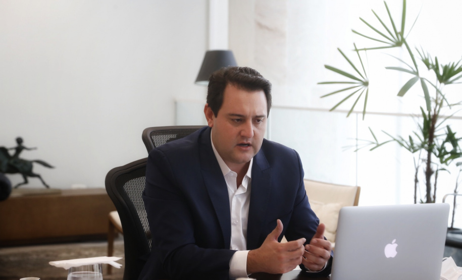 Governador Carlos Massa Ratinho Junior participou nesta quinta-feira (8) de um painel no evento Superagro, promovido pela revista Exame, e destacou os principais incentivos do Governo do Estado no setor. O painel também contou com a participação dos governadores do Mato Grosso, Mauro Mendes, da Bahia, Rui Costa, e do Rio Grande do Sul, Eduardo Leite. - Curitiba, 08/04/2021 - Foto: Gilson Abreu/AEN