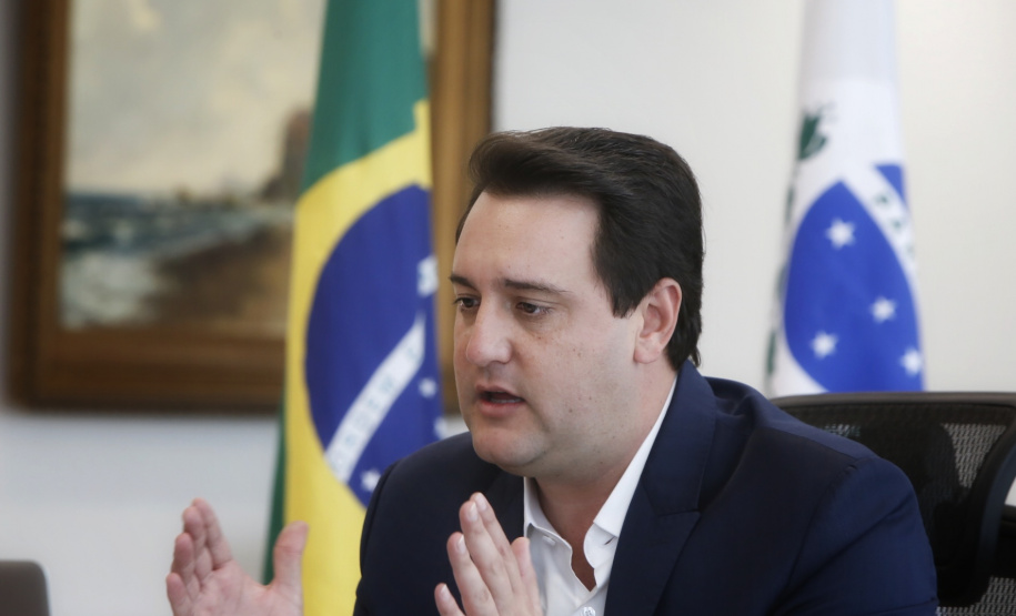 Governador Carlos Massa Ratinho Junior participou nesta quinta-feira (8) de um painel no evento Superagro, promovido pela revista Exame, e destacou os principais incentivos do Governo do Estado no setor. O painel também contou com a participação dos governadores do Mato Grosso, Mauro Mendes, da Bahia, Rui Costa, e do Rio Grande do Sul, Eduardo Leite. - Curitiba, 08/04/2021 - Foto: Gilson Abreu/AEN