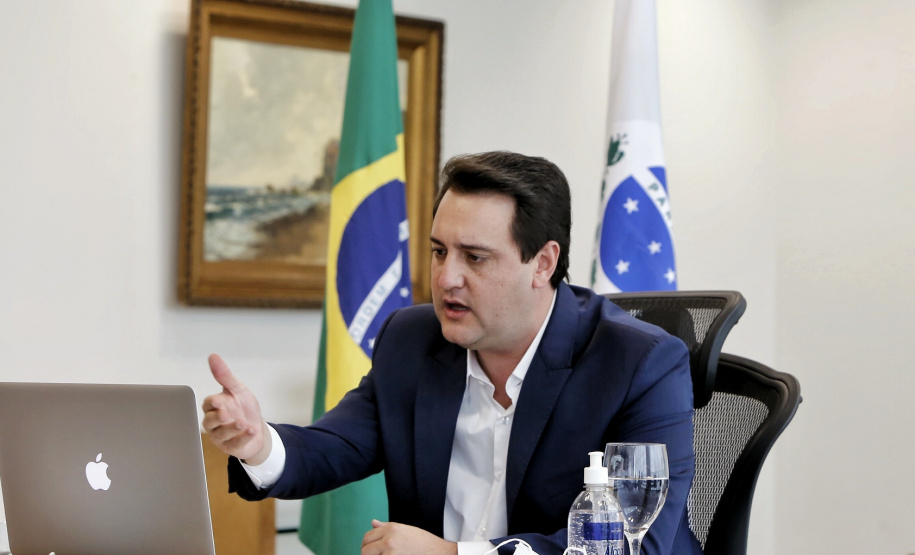 Governador Carlos Massa Ratinho Junior participou nesta quinta-feira (8) de um painel no evento Superagro, promovido pela revista Exame, e destacou os principais incentivos do Governo do Estado no setor. O painel também contou com a participação dos governadores do Mato Grosso, Mauro Mendes, da Bahia, Rui Costa, e do Rio Grande do Sul, Eduardo Leite. - Curitiba, 08/04/2021 - Foto: Gilson Abreu/AEN