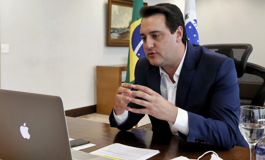 Governador Carlos Massa Ratinho Junior participou nesta quinta-feira (8) de um painel no evento Superagro, promovido pela revista Exame, e destacou os principais incentivos do Governo do Estado no setor. O painel também contou com a participação dos governadores do Mato Grosso, Mauro Mendes, da Bahia, Rui Costa, e do Rio Grande do Sul, Eduardo Leite. - Curitiba, 08/04/2021 - Foto: Gilson Abreu/AEN