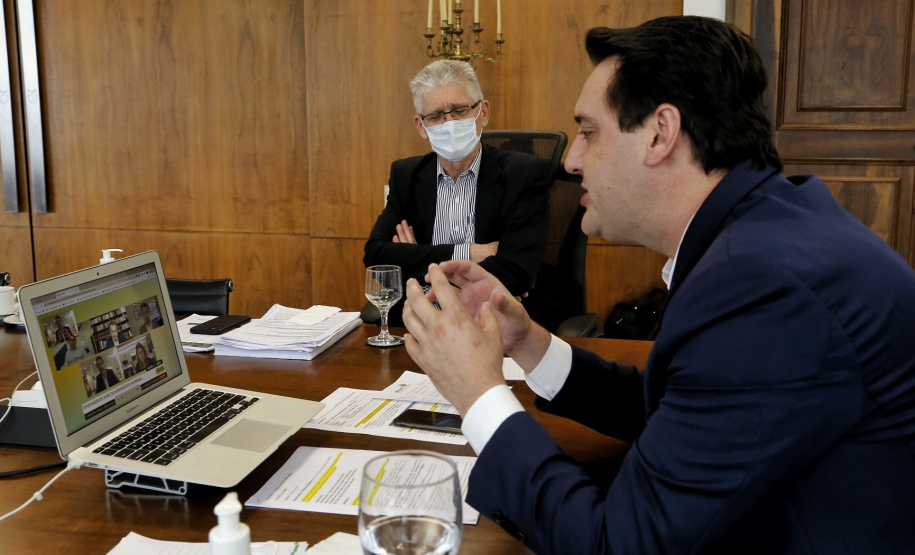 Governador Carlos Massa Ratinho Junior participou nesta quinta-feira (8) de um painel no evento Superagro, promovido pela revista Exame, e destacou os principais incentivos do Governo do Estado no setor. O painel também contou com a participação dos governadores do Mato Grosso, Mauro Mendes, da Bahia, Rui Costa, e do Rio Grande do Sul, Eduardo Leite. - Curitiba, 08/04/2021 - Foto: Gilson Abreu/AEN