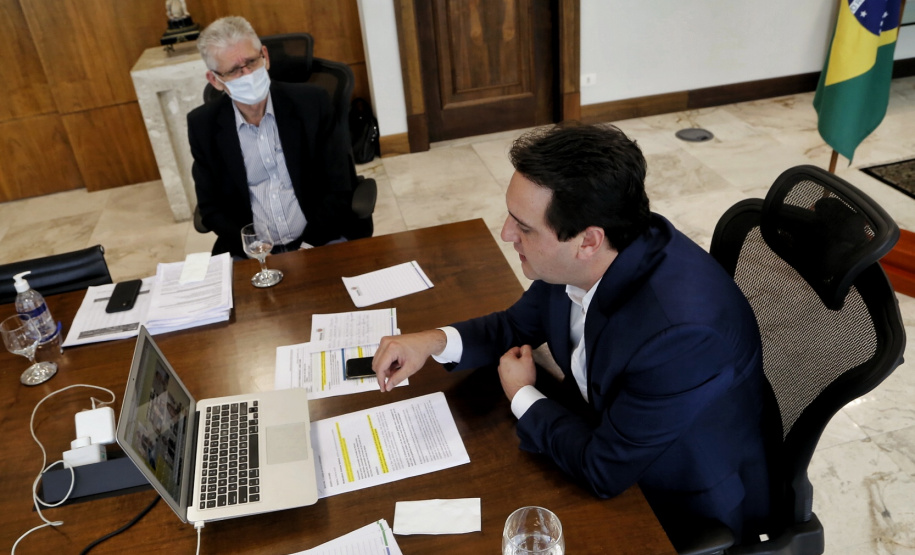 Governador Carlos Massa Ratinho Junior participou nesta quinta-feira (8) de um painel no evento Superagro, promovido pela revista Exame, e destacou os principais incentivos do Governo do Estado no setor. O painel também contou com a participação dos governadores do Mato Grosso, Mauro Mendes, da Bahia, Rui Costa, e do Rio Grande do Sul, Eduardo Leite. - Curitiba, 08/04/2021 - Foto: Gilson Abreu/AEN