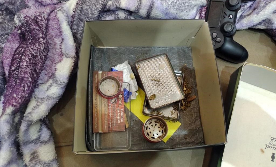 Integrantes da Força Nacional, da Polícia Civil do Paraná e da Guarda Municipal, atuantes no projeto "Em Frente Brasil", prenderam quatro homens investigados por diferentes práticas criminosas. Os mandados judiciais de busca e apreensão e de prisão foram expedidos pela justiça e a ação policial ocorreu na manhã desta quarta-feira (07/04) em São José dos Pinhais, Região Metropolitana de Curitiba. - Curitiba, 08/04/2021 - Foto: Divulgação SESP