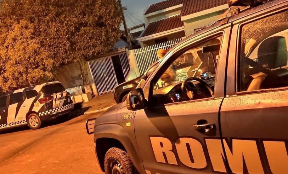 Integrantes da Força Nacional, da Polícia Civil do Paraná e da Guarda Municipal, atuantes no projeto "Em Frente Brasil", prenderam quatro homens investigados por diferentes práticas criminosas. Os mandados judiciais de busca e apreensão e de prisão foram expedidos pela justiça e a ação policial ocorreu na manhã desta quarta-feira (07/04) em São José dos Pinhais, Região Metropolitana de Curitiba. - Curitiba, 08/04/2021 - Foto: Divulgação SESP
