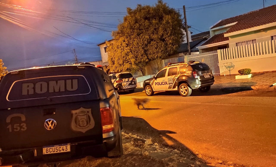 Integrantes da Força Nacional, da Polícia Civil do Paraná e da Guarda Municipal, atuantes no projeto "Em Frente Brasil", prenderam quatro homens investigados por diferentes práticas criminosas. Os mandados judiciais de busca e apreensão e de prisão foram expedidos pela justiça e a ação policial ocorreu na manhã desta quarta-feira (07/04) em São José dos Pinhais, Região Metropolitana de Curitiba. - Curitiba, 08/04/2021 - Foto: Divulgação SESP