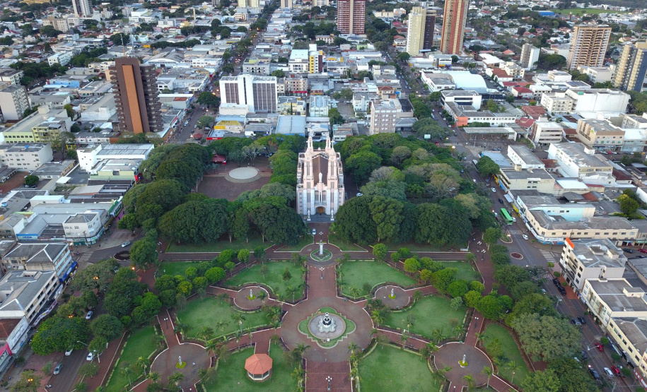 Os municípios paranaenses receberam em março mais R$ 880 milhões em repasses feitos pela Secretaria da Fazenda, segundo os dados do Sistema Integrado de Acompanhamento Financeiro. No acumulado do ano, R$ 3,02 bilhões bilhões já foram transferidos para as 399 administrações municipais do Paraná. Na imagem, Campo Mourão - Foto: José Fernando Ogura/AEN