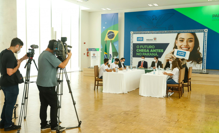 O Governo do Estado está preparando uma nova fase do Cartão Futuro, programa destinado a apoiar a contratação de jovens aprendizes e oportunizar o primeiro emprego. - Foto: Rodrigo Félix Leal