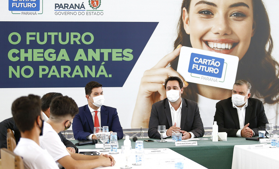 O Governo do Estado está preparando uma nova fase do Cartão Futuro, programa destinado a apoiar a contratação de jovens aprendizes e oportunizar o primeiro emprego. - Foto: Jonathan Campos/AEN