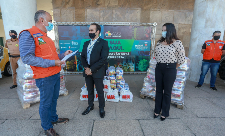 A edição 2021 da campanha Cesta Solidária Paraná, encerrada na terça-feira (06), conseguiu arrecadar mais de 200 toneladas de alimentos. . Foto: Valdelino Pontes