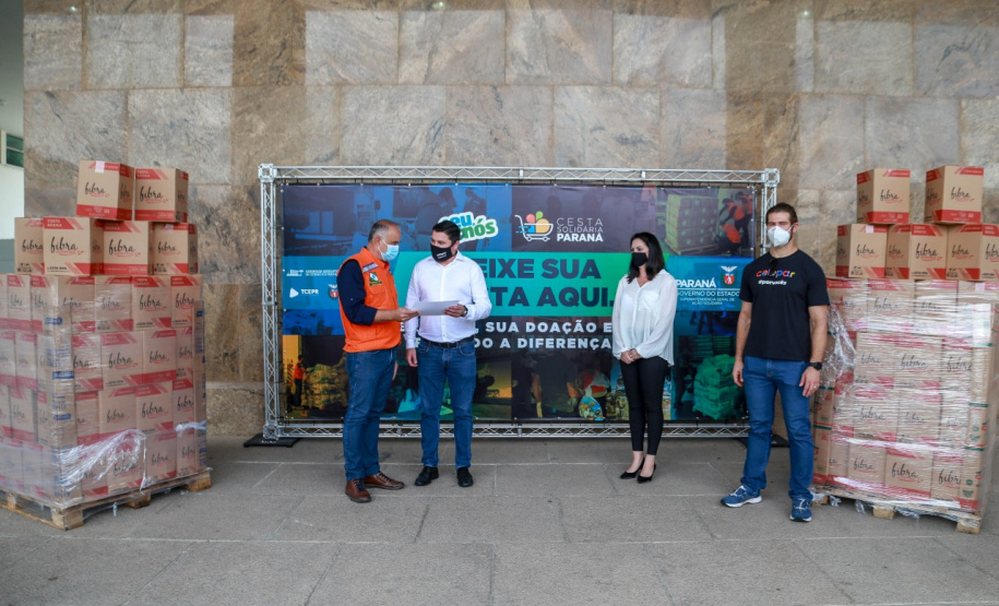 A edição 2021 da campanha Cesta Solidária Paraná, encerrada na terça-feira (06), conseguiu arrecadar mais de 200 toneladas de alimentos. . Foto: Valdelino Pontes