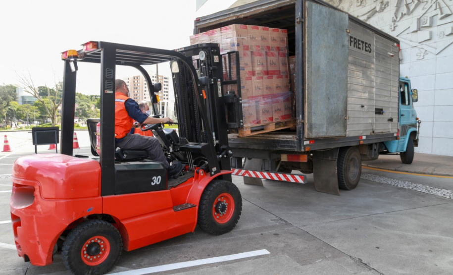 A edição 2021 da campanha Cesta Solidária Paraná, encerrada na terça-feira (06), conseguiu arrecadar mais de 200 toneladas de alimentos. . Foto: Valdelino Pontes