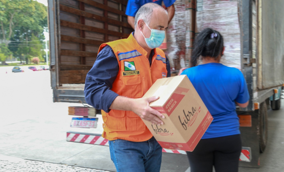 A edição 2021 da campanha Cesta Solidária Paraná, encerrada na terça-feira (06), conseguiu arrecadar mais de 200 toneladas de alimentos. . Foto: Valdelino Pontes