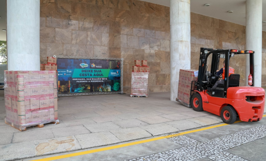 A edição 2021 da campanha Cesta Solidária Paraná, encerrada na terça-feira (06), conseguiu arrecadar mais de 200 toneladas de alimentos. . Foto: Valdelino Pontes