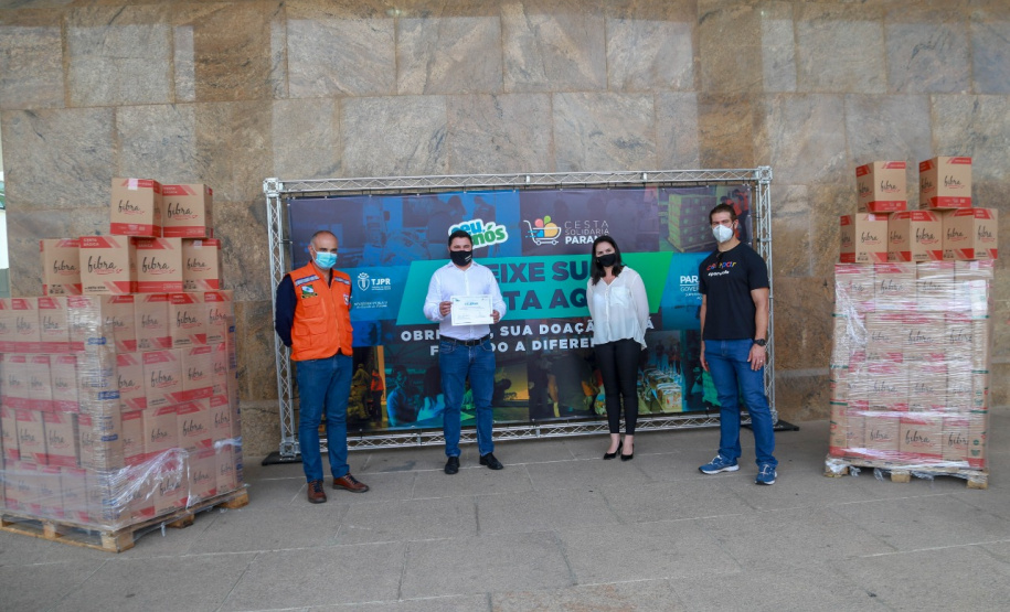 A edição 2021 da campanha Cesta Solidária Paraná, encerrada na terça-feira (06), conseguiu arrecadar mais de 200 toneladas de alimentos. . Foto: Valdelino Pontes