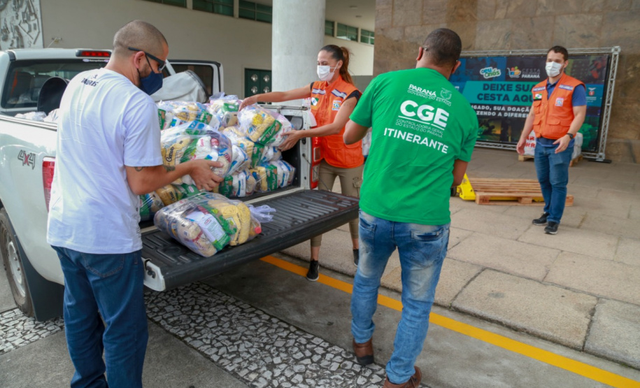 A edição 2021 da campanha Cesta Solidária Paraná, encerrada na terça-feira (06), conseguiu arrecadar mais de 200 toneladas de alimentos. . Foto: Valdelino Pontes