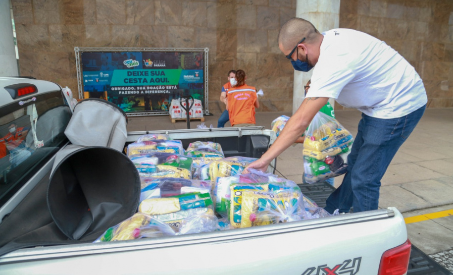 A edição 2021 da campanha Cesta Solidária Paraná, encerrada na terça-feira (06), conseguiu arrecadar mais de 200 toneladas de alimentos. . Foto: Valdelino Pontes