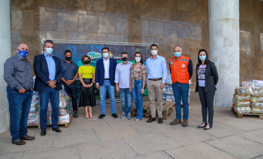A edição 2021 da campanha Cesta Solidária Paraná, encerrada na terça-feira (06), conseguiu arrecadar mais de 200 toneladas de alimentos. . Foto: Valdelino Pontes