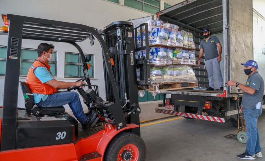 A edição 2021 da campanha Cesta Solidária Paraná, encerrada na terça-feira (06), conseguiu arrecadar mais de 200 toneladas de alimentos. . Foto: Valdelino Pontes
