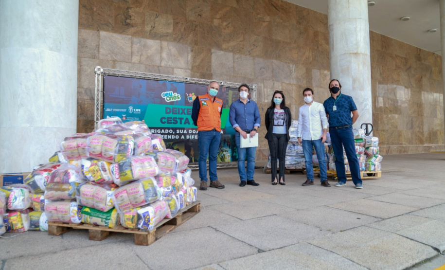 A edição 2021 da campanha Cesta Solidária Paraná, encerrada na terça-feira (06), conseguiu arrecadar mais de 200 toneladas de alimentos. . Foto: Valdelino Pontes