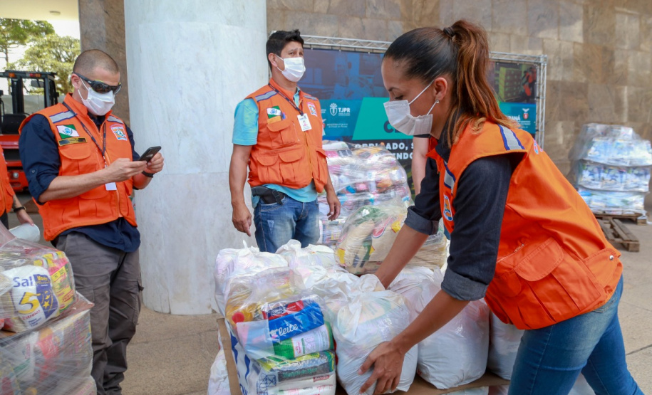 A edição 2021 da campanha Cesta Solidária Paraná, encerrada na terça-feira (06), conseguiu arrecadar mais de 200 toneladas de alimentos. . Foto: Valdelino Pontes