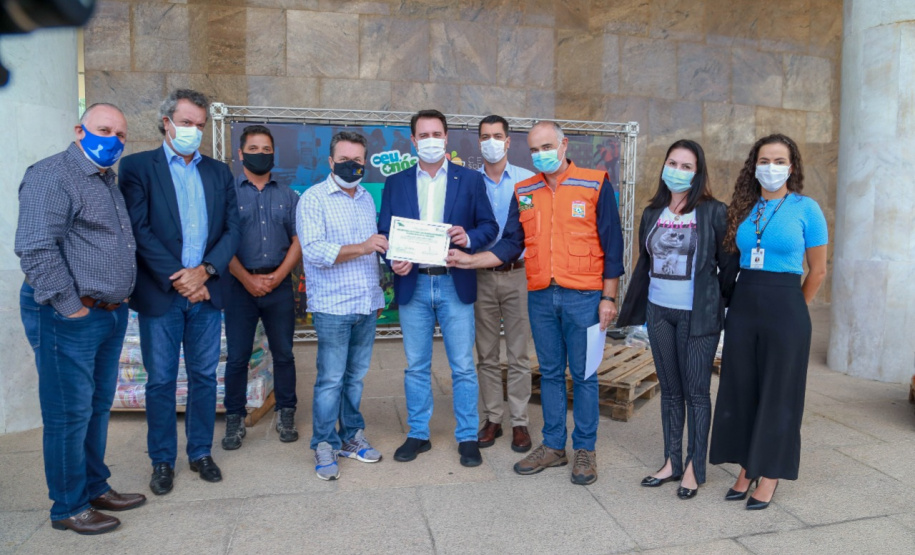 A edição 2021 da campanha Cesta Solidária Paraná, encerrada na terça-feira (06), conseguiu arrecadar mais de 200 toneladas de alimentos. . Foto: Valdelino Pontes