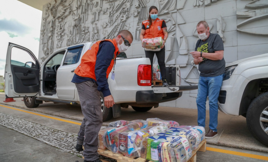 A edição 2021 da campanha Cesta Solidária Paraná, encerrada na terça-feira (06), conseguiu arrecadar mais de 200 toneladas de alimentos. . Foto: Valdelino Pontes