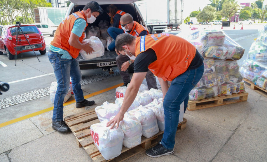 A edição 2021 da campanha Cesta Solidária Paraná, encerrada na terça-feira (06), conseguiu arrecadar mais de 200 toneladas de alimentos. . Foto: Valdelino Pontes