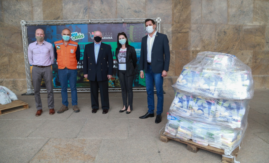 A edição 2021 da campanha Cesta Solidária Paraná, encerrada na terça-feira (06), conseguiu arrecadar mais de 200 toneladas de alimentos. . Foto: Valdelino Pontes