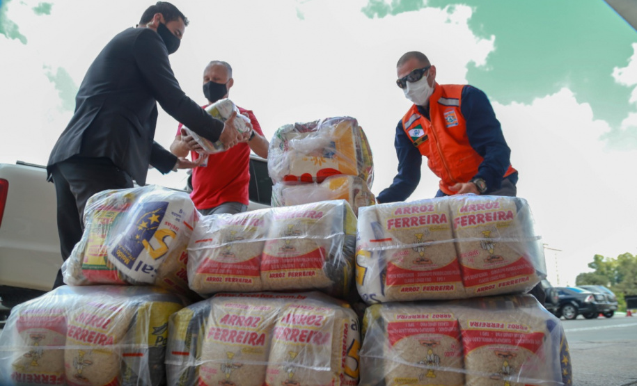 A edição 2021 da campanha Cesta Solidária Paraná, encerrada na terça-feira (06), conseguiu arrecadar mais de 200 toneladas de alimentos. . Foto: Valdelino Pontes