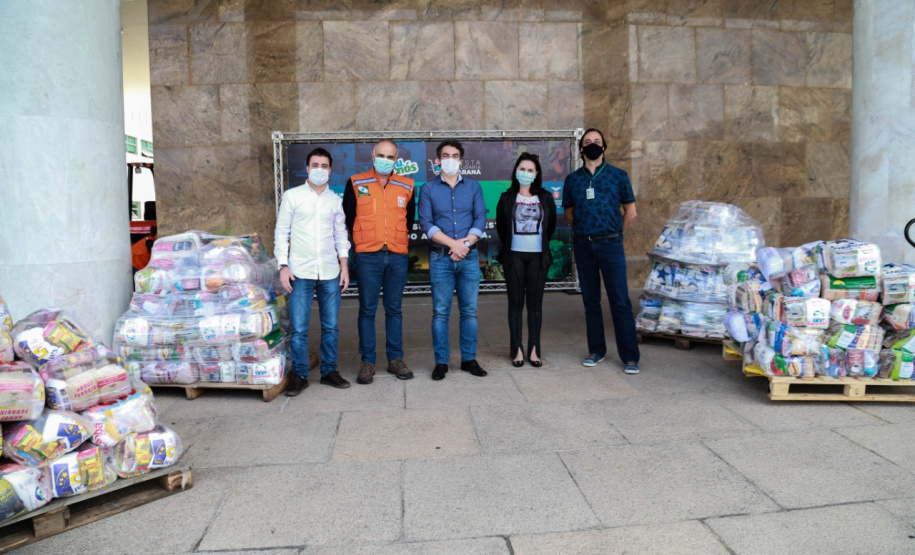 A edição 2021 da campanha Cesta Solidária Paraná, encerrada na terça-feira (06), conseguiu arrecadar mais de 200 toneladas de alimentos. . Foto: Valdelino Pontes