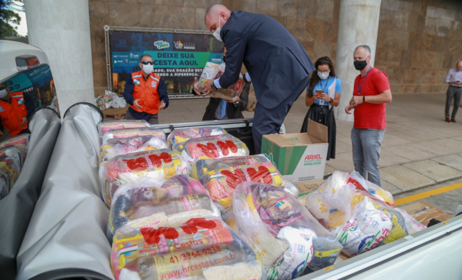 A edição 2021 da campanha Cesta Solidária Paraná, encerrada na terça-feira (06), conseguiu arrecadar mais de 200 toneladas de alimentos. . Foto: Valdelino Pontes