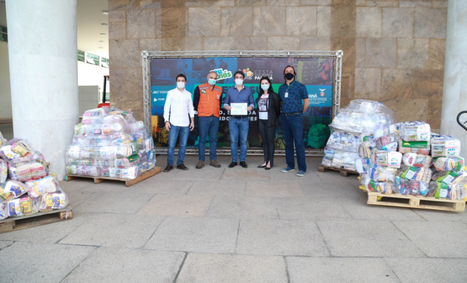 A edição 2021 da campanha Cesta Solidária Paraná, encerrada na terça-feira (06), conseguiu arrecadar mais de 200 toneladas de alimentos. . Foto: Valdelino Pontes