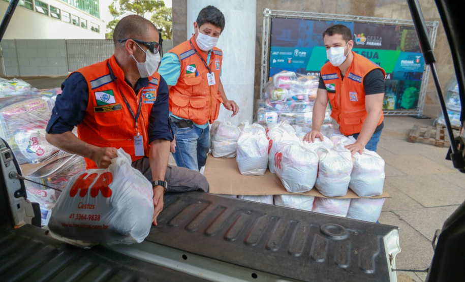 A edição 2021 da campanha Cesta Solidária Paraná, encerrada na terça-feira (06), conseguiu arrecadar mais de 200 toneladas de alimentos. . Foto: Valdelino Pontes