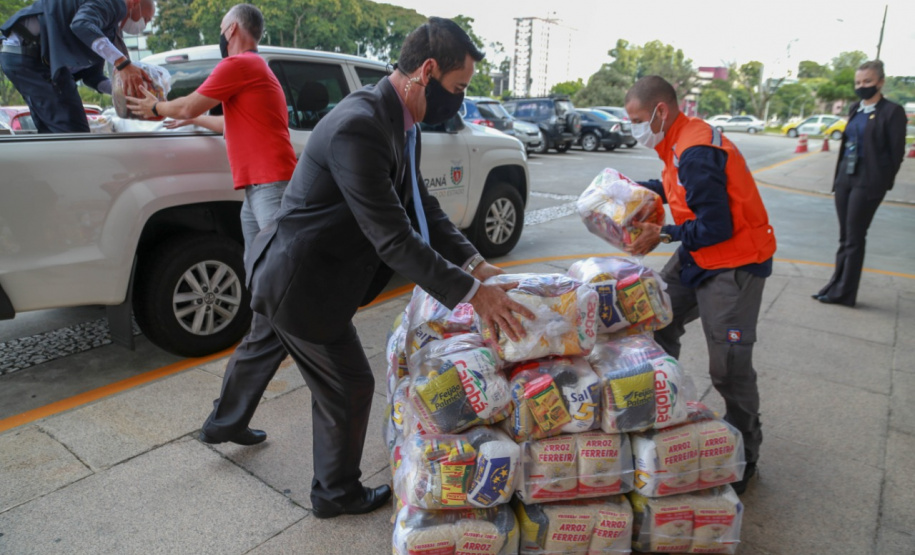 A edição 2021 da campanha Cesta Solidária Paraná, encerrada na terça-feira (06), conseguiu arrecadar mais de 200 toneladas de alimentos. . Foto: Valdelino Pontes
