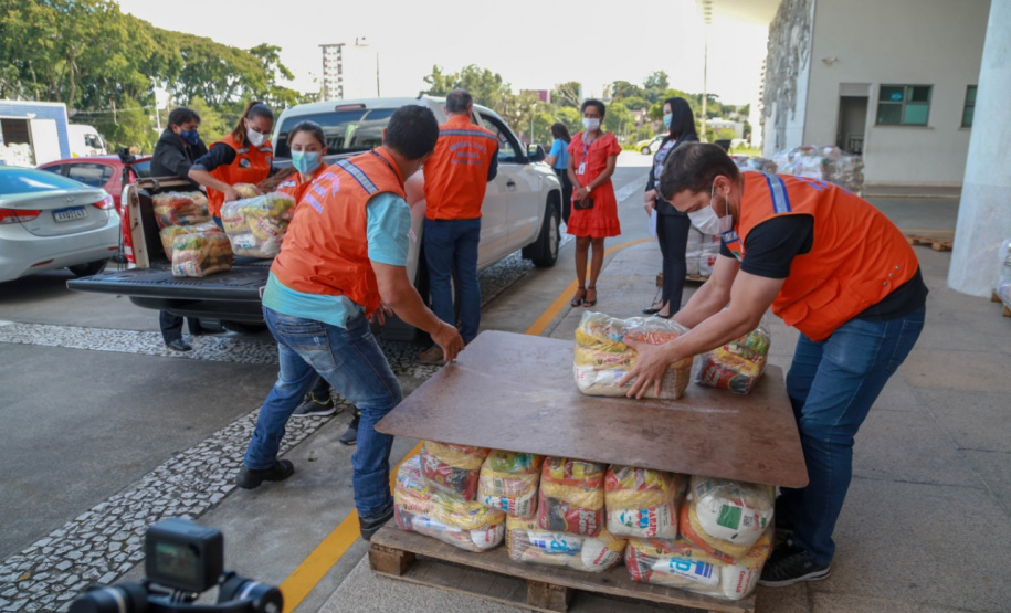 A edição 2021 da campanha Cesta Solidária Paraná, encerrada na terça-feira (06), conseguiu arrecadar mais de 200 toneladas de alimentos. . Foto: Valdelino Pontes